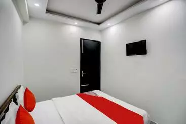 Hotel Flagship Metro Plus Near Nangloi Metro Station