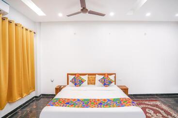 Fabhotel The Grand Suite