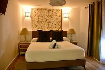 Отель Hostal Garden Rous