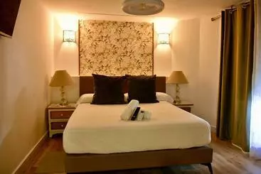 ホテル Hostal Garden Rous