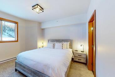 هتل Snowy Creek 10