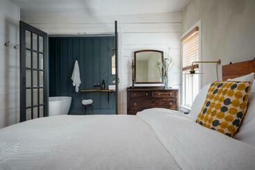 הוסטל Howland House