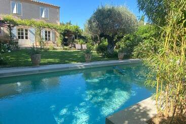 Aamiaismajoitus (B&B) La Paradoune 3