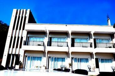 בית מלון כפרי Royal Suites By Park Tree, Chakki Mor