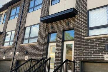 بنسيون Cozy Room In A Townhouse