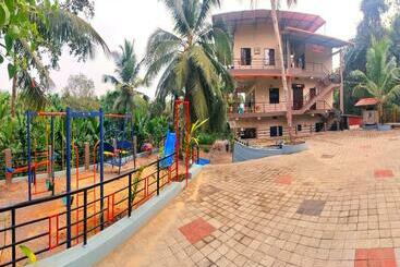 Hotel Staymaker Roopa Lodge