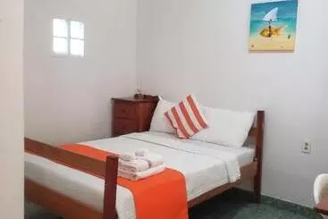 هتل آپارتمان Beach Club Budget Rooms At Popeyes Caye Caulker