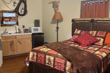 הוסטל Acorn Hideaways Canton Old Western Ranch Hands Suite