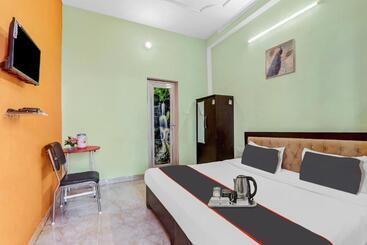 هتل Collection O 70329 The Dev