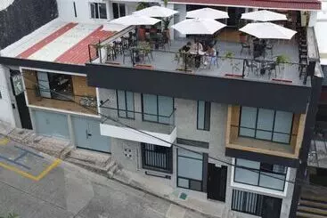 هتل Tuki Hostel & Lounge