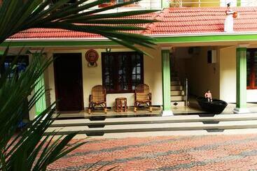 アパートホテル J2 Home Stay   Luxury Homes With Caravan Services