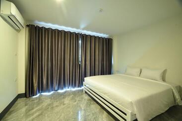 Koko Party Hostel 18 40