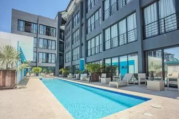 ホテル Instyle Residences At Rizz Suites