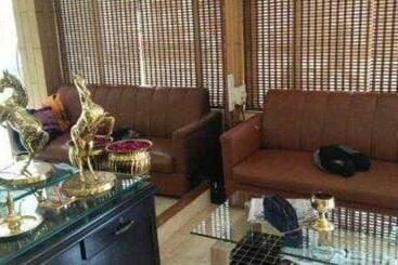 Hotel Oyo 70166  Paradise Inn