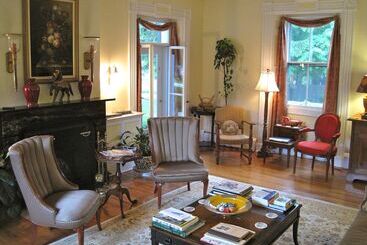 Bed and Breakfast Federal House Inn