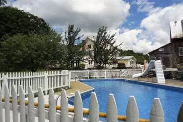 住宿加早餐  Inn At Buck Hollow Farm