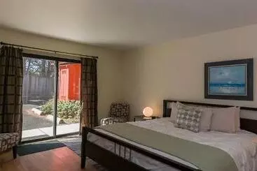 住宿加早餐  Cottages At Little River Cove