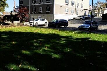 Апарт-отель Crescent Suites