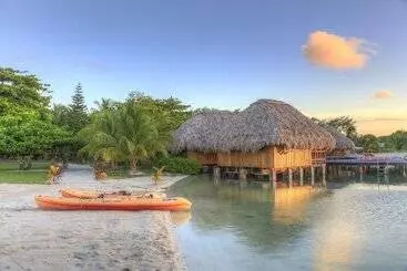 Hotel St. George's Caye Resort