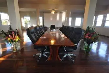 Hotel St. George's Caye Resort