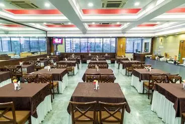 Отель Tip Top Plaza