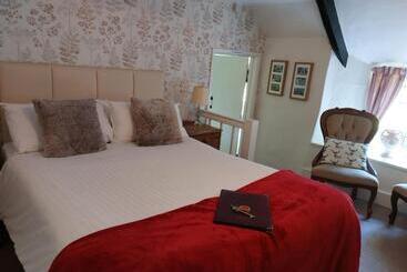 펜션 Tudor Cottage