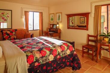 Topanga Canyon Inn Bed And Breakfast