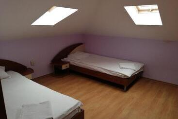 בית מלון כפרי Bar & Guests Room Ela