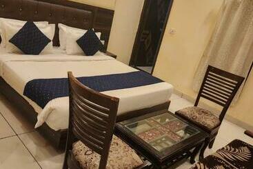 בית מלון כפרי City Lite Delhi