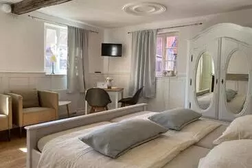 ペンション Sonnenhof 1737   Ferienzimmer & Apartments