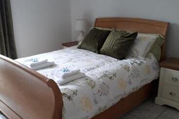 تختخواب و صبحانه Foxholes Accommodation