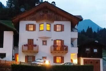 住宿加早餐  Hartlhof