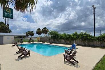 בית מלון כפרי Quality Inn & Suites Port Lavaca Near Lighthouse Beach