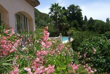 پانسیون Au Vallon Rouge