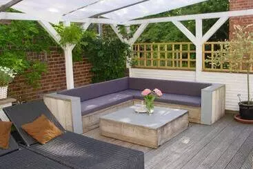 Robert S Bed & Breakfast