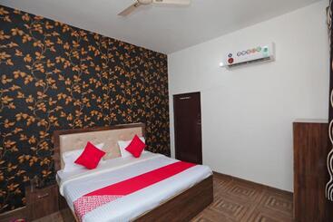 בית מלון כפרי Oyo 40061 King Palace