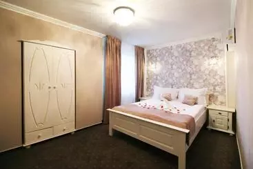 ペンション Select House
