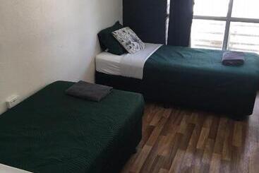 Hostel Youth Shack Backpackers Darwin