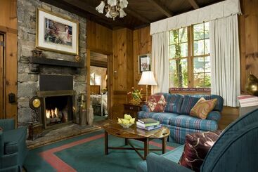 مبيت وإفطار 1906 Pine Crest Inn