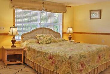 Bed and Breakfast Manatee Bay Inn   Near Fishing Pier Fort Myers Beach