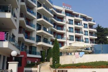 Royal Cove Aparthotel   Self Catering