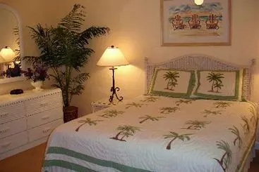 Отель Tradewinds Beach Resort