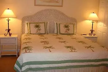 酒店 Tradewinds Beach Resort