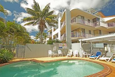 Surf Club Apartments