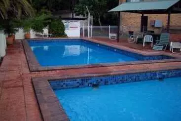 בית מלון כפרי Banana Coast Caravan Park