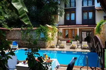 هتل Castle Old Town