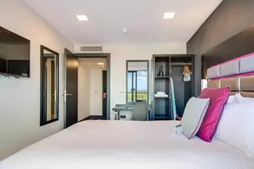 아파트호텔 Roomzzz Chester City