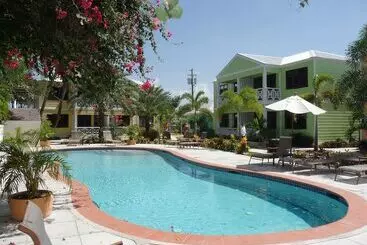 هتل آپارتمان Buccaneer Beach Club