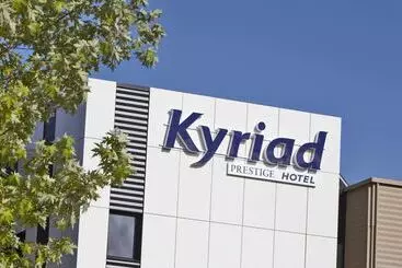 בית מלון כפרי Kyriad Prestige Pau – Palais Des Sports