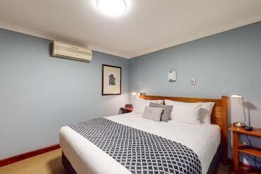 모텔 Quantum Lodge Motor Inn